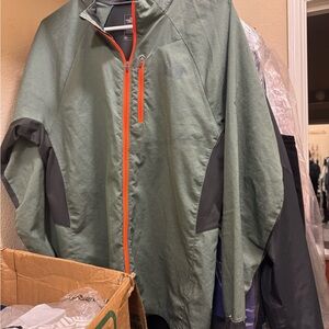 The North Face Flight Series Men’s/Hommes M/M Windbreaker with Orange Zipper